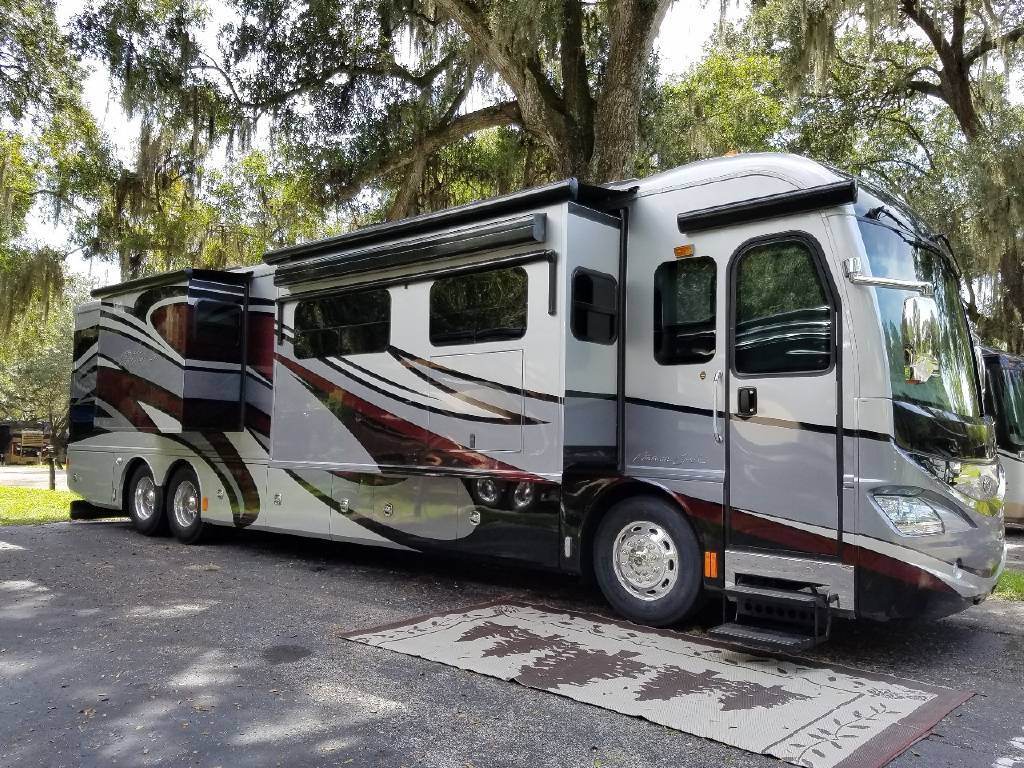 2013 American Coach REVOLUTION 42T