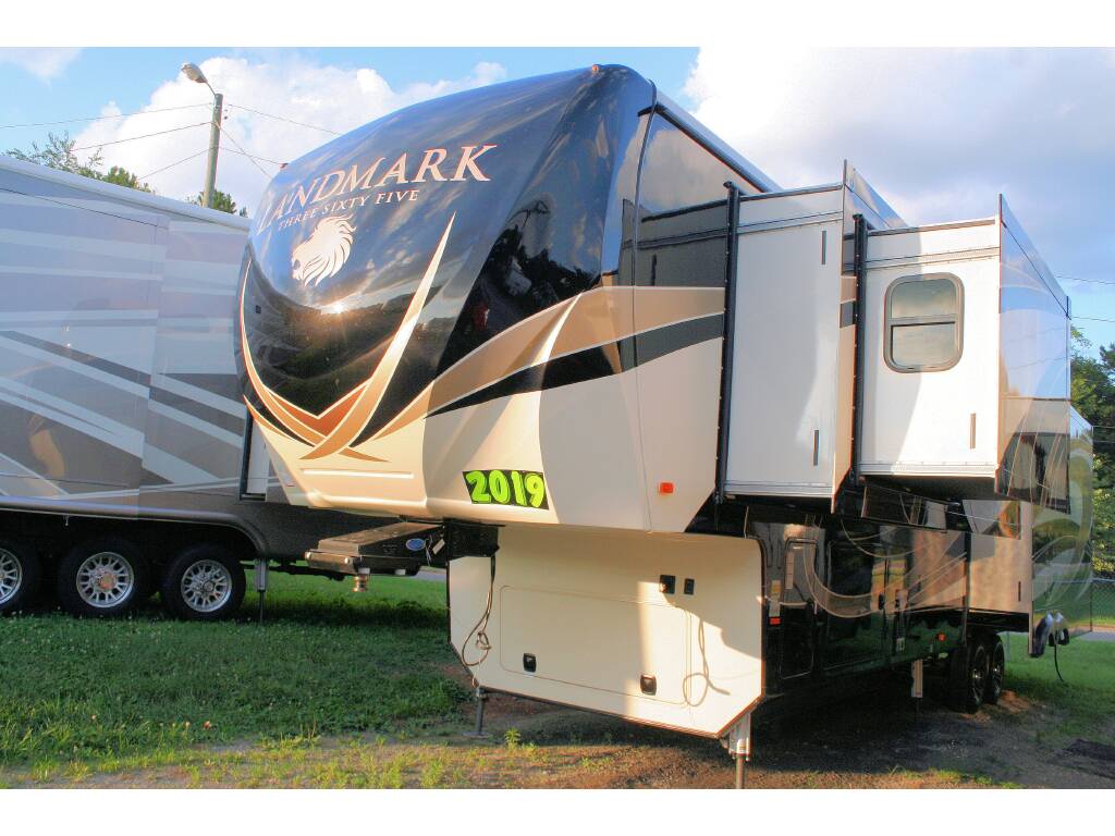 2019 Heartland Landmark 365 "OSHKOSH" Fifth Wheel RV, Knoxville TN