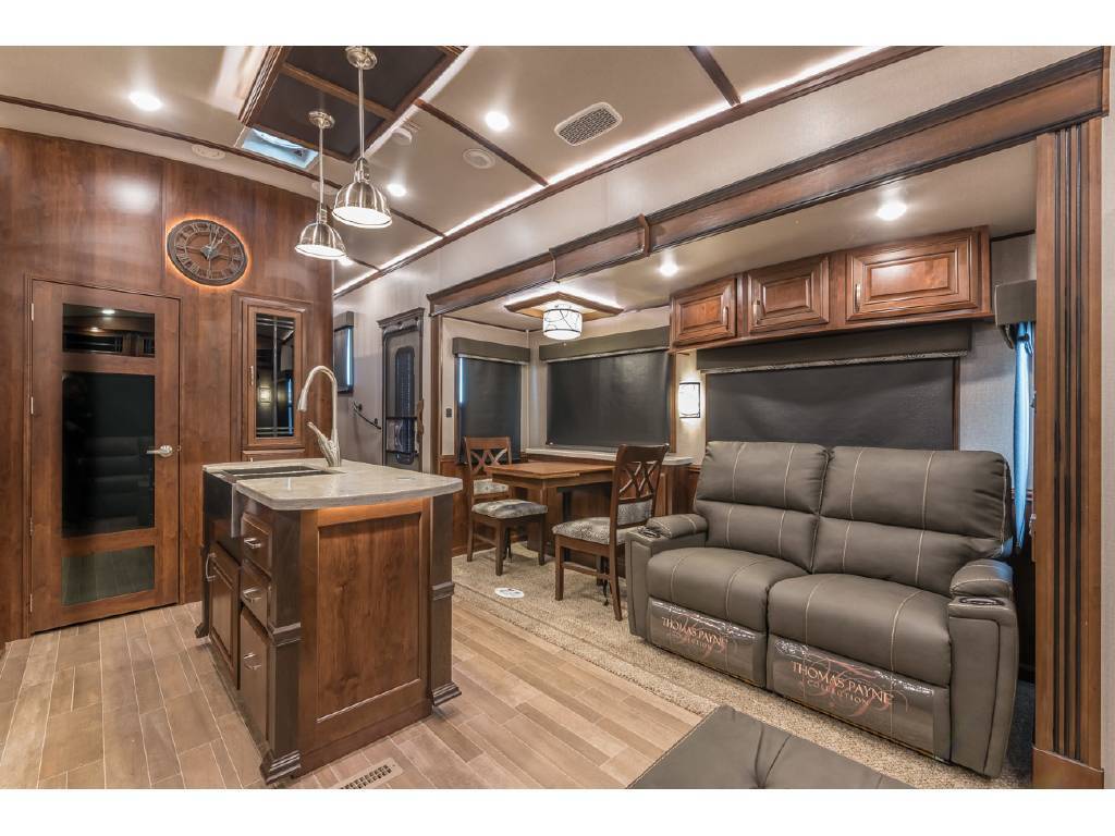 2019 Jayco PINNACLE 37MDQS, MYRTLE BEACH SC