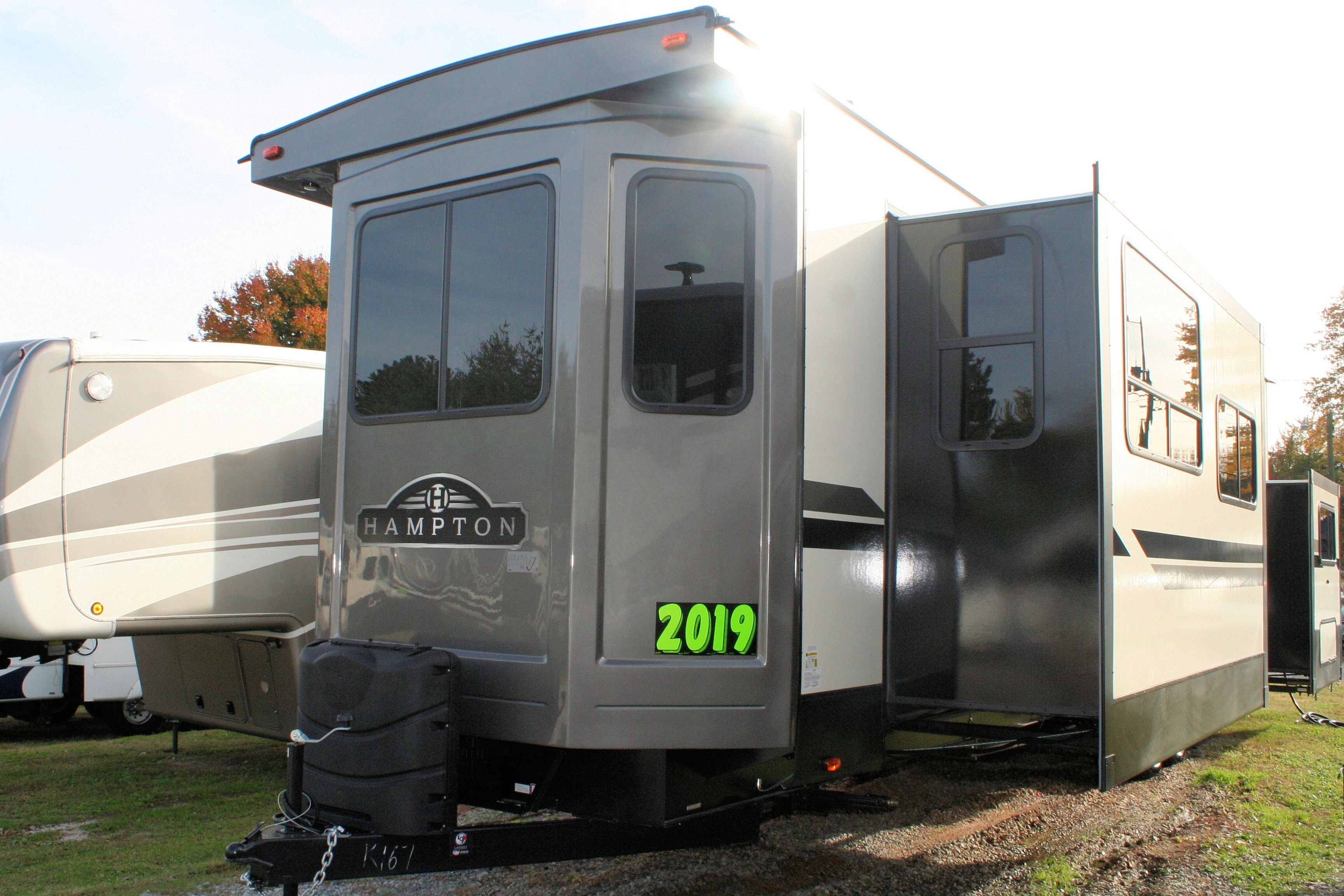 2019 Crossroads Hampton 371FKL Destination Trailer For Sale in