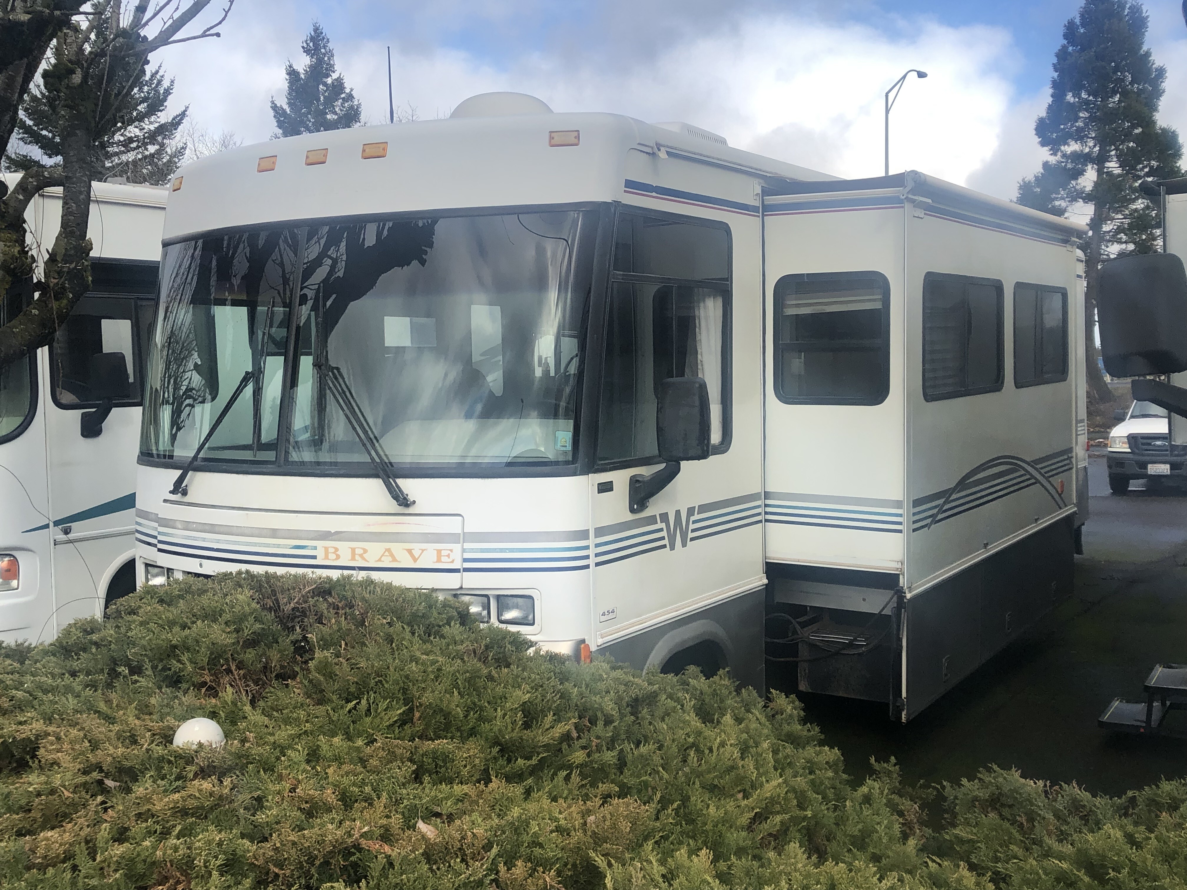 2000 Winnebago Brave 33V For Sale in Vancouver, WA RV