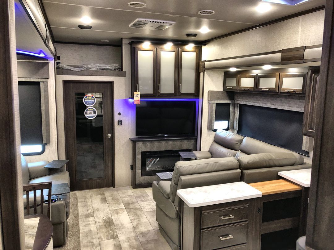 2020 Grand Design MOMENTUM 395M, San Antonio TX