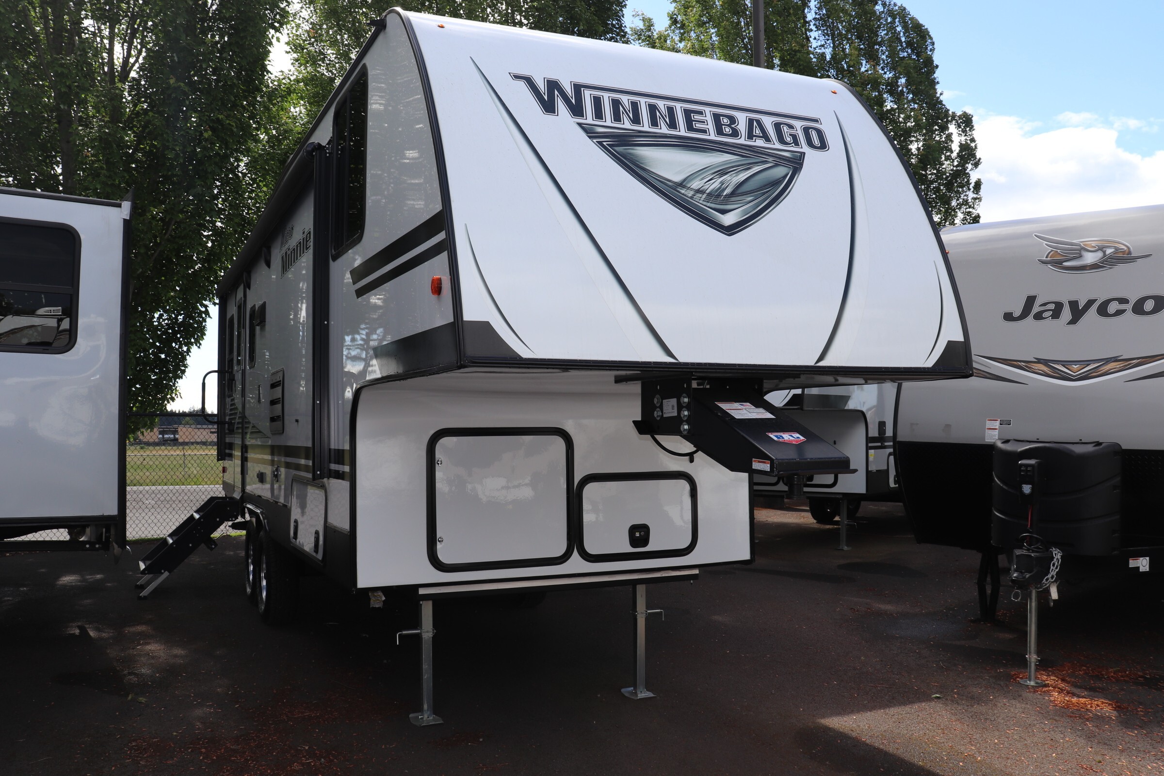 2020 Winnebago Micro Minnie Fifth Wheel 2405RL For Sale in Salem, OR