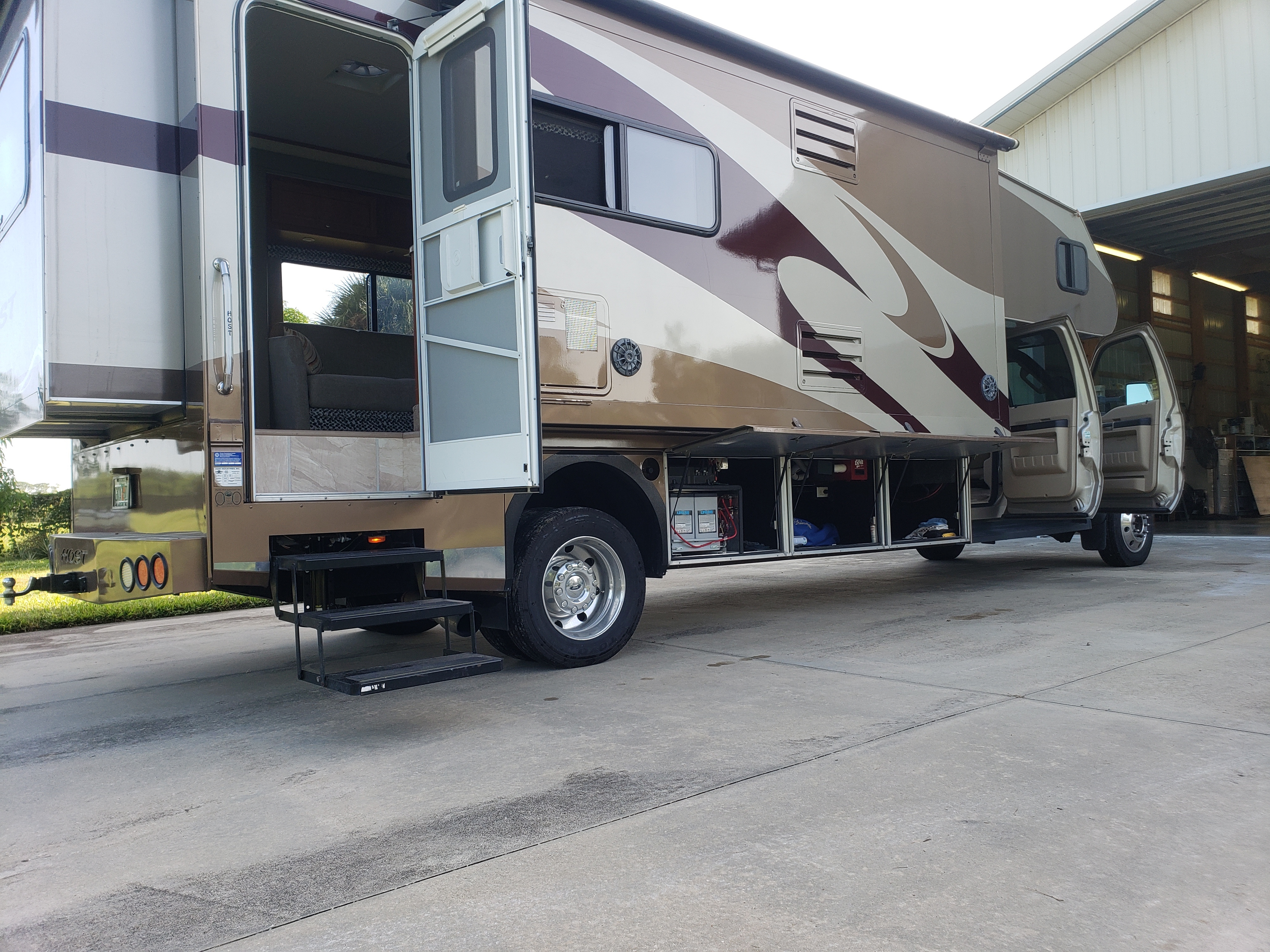 2010 Host CLASS C MOTORHOME 300 4X4, Vero Beach FL