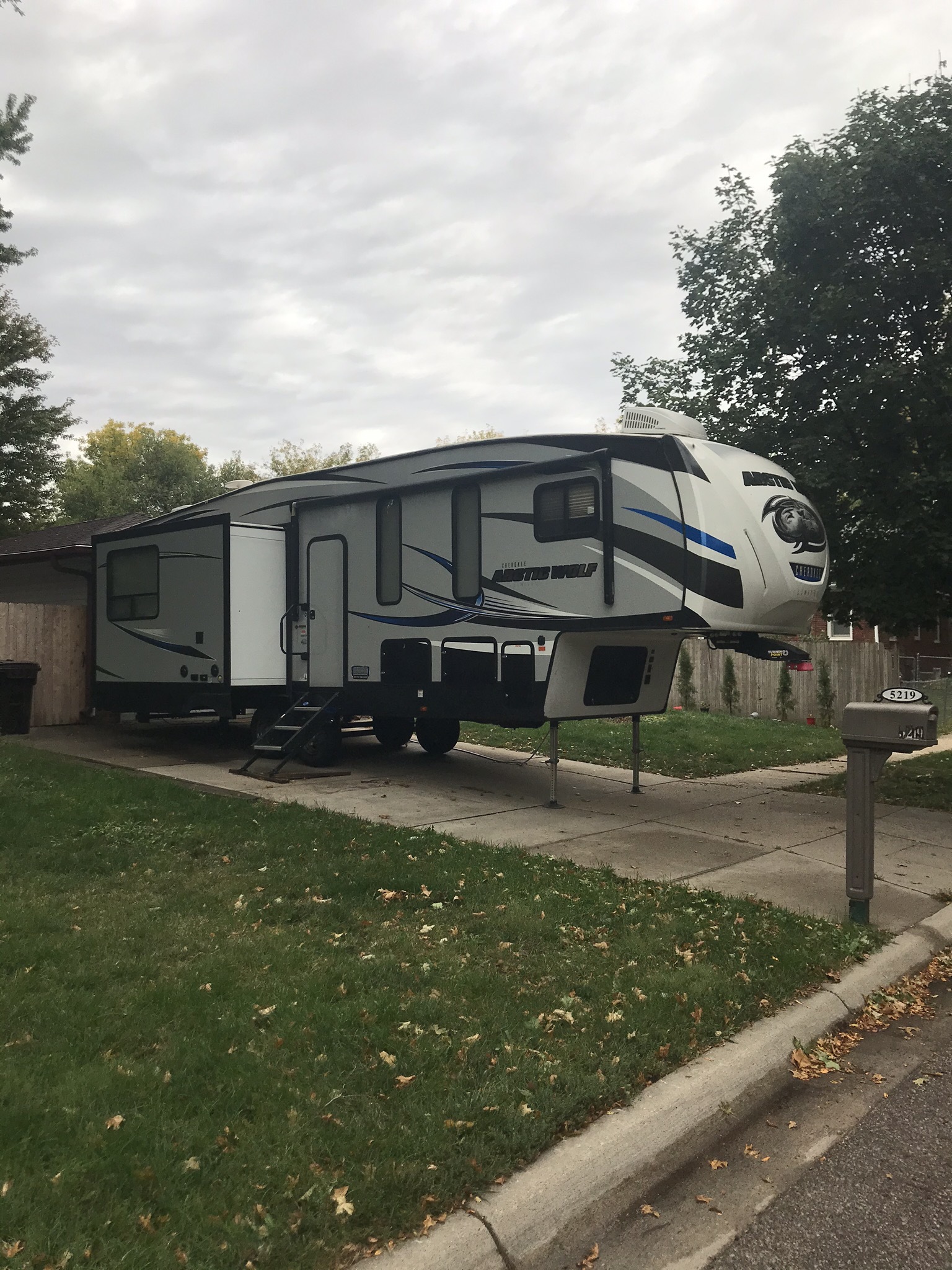 Cherokee Arctic Wolf Fifth Wheel Review Lightweight Luxury