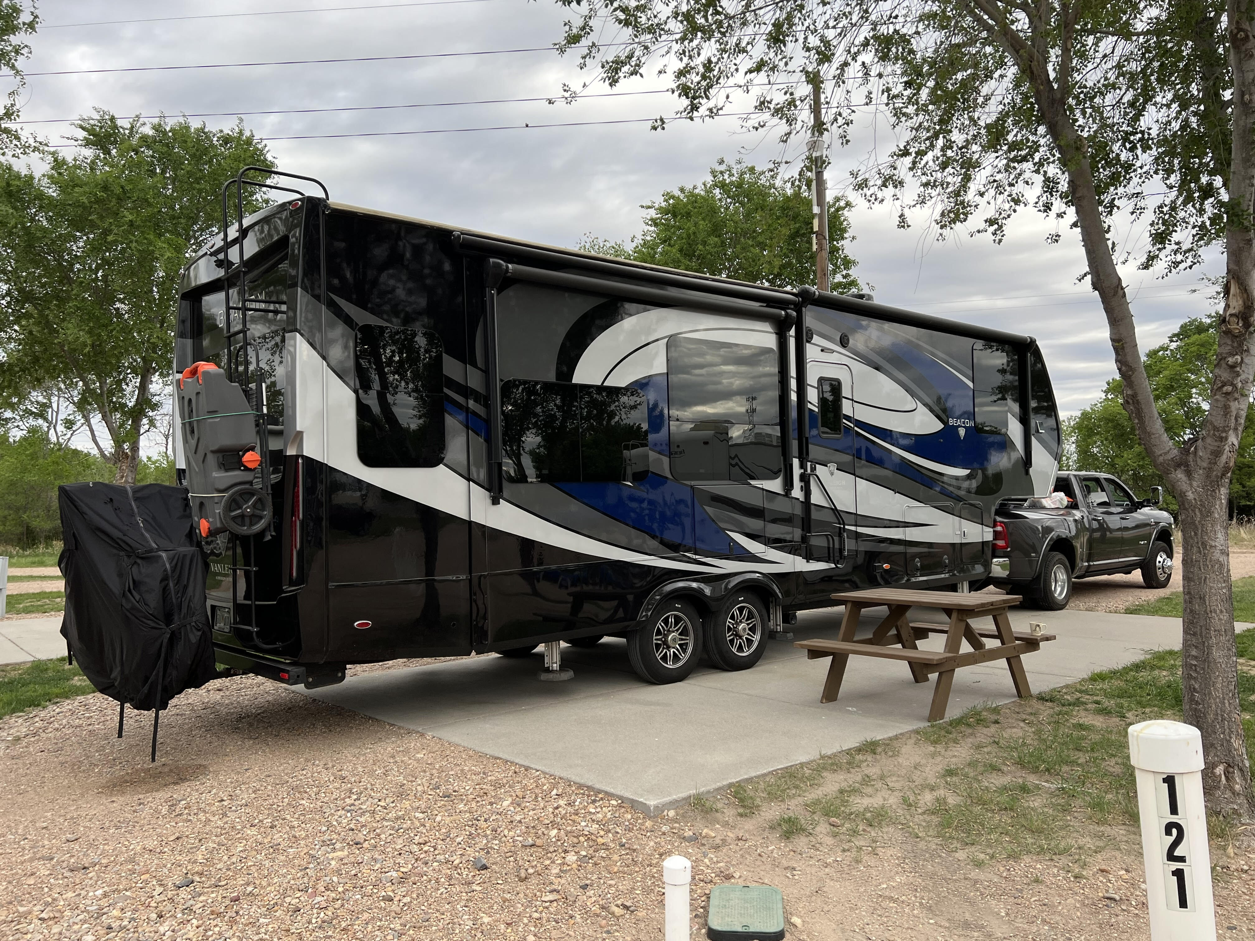 Beacon 34RLB For Sale - Vanleigh Fifth Wheels Near Me - RV Trader