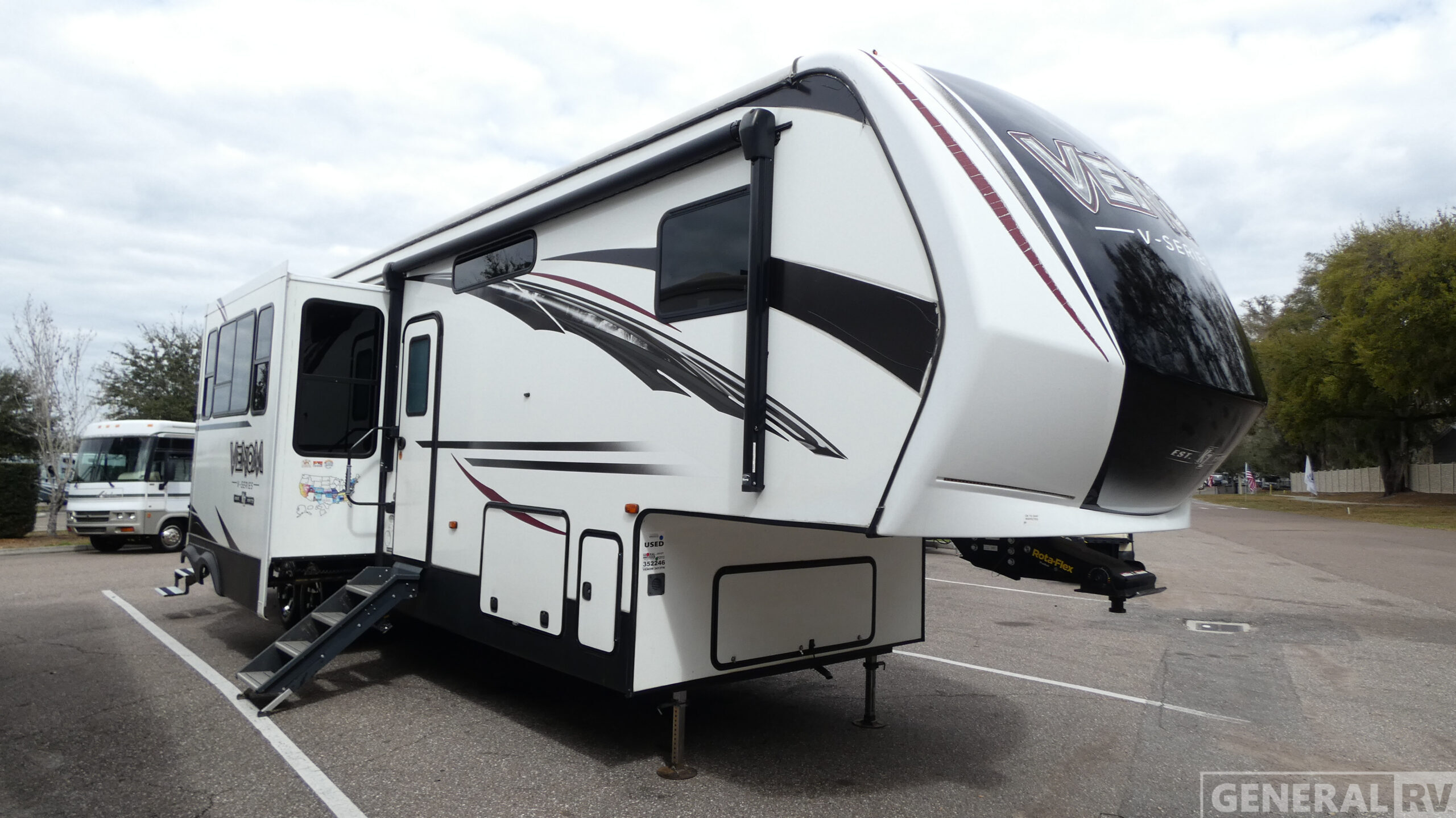 KZ Venom V-Series 3413TK Toy Haulers 5th Wheel RV Reviews on RV
